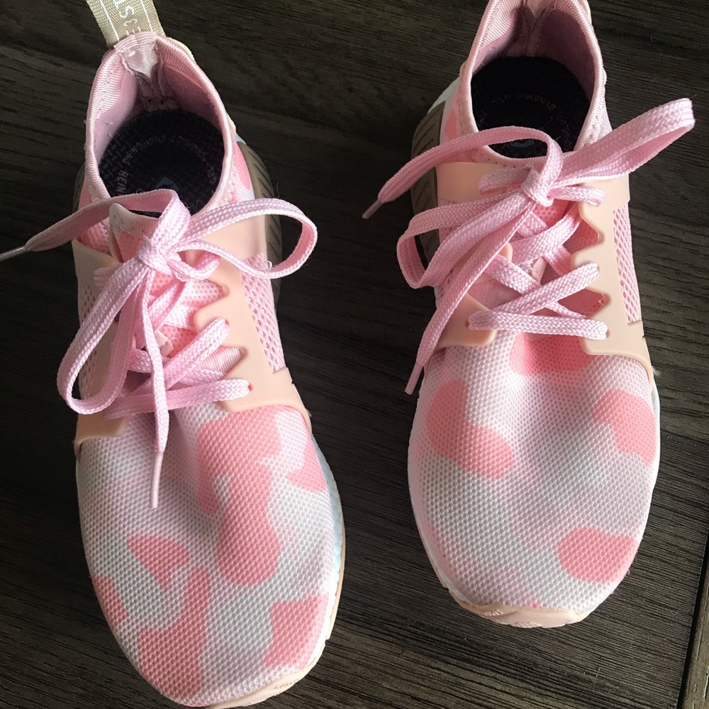 Woman’s Adidas size 7 1/2 shoes